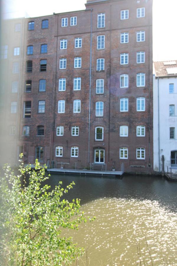 Neu! Einmaliges Loft Im Binnenhafen - Hafenblick! Гамбург Экстерьер фото